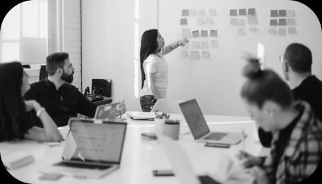 회의 중인 사람들